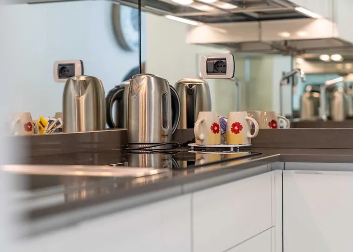 Romantic Laghee בלאנו